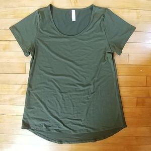 NWOT Lularoe classic tee